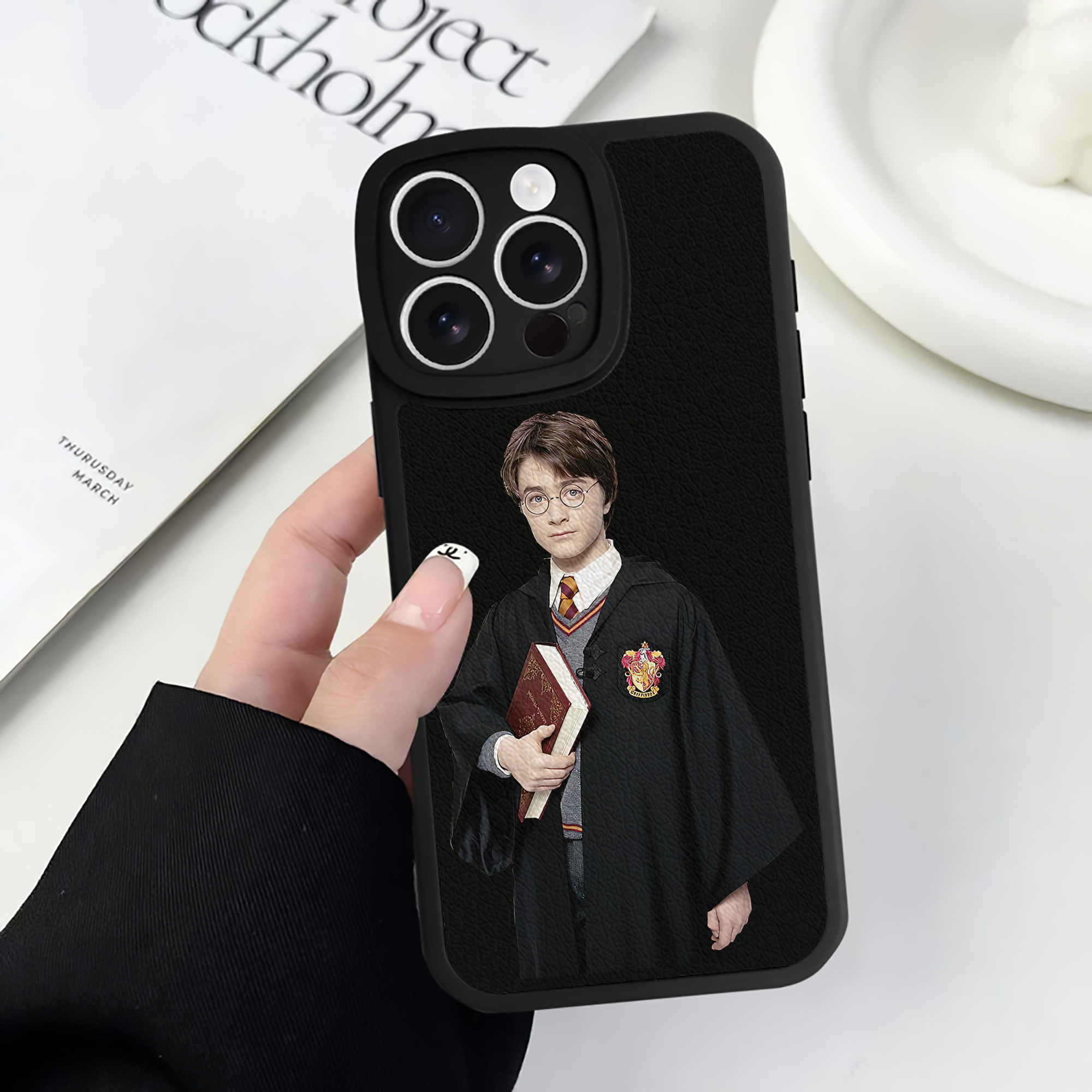 （画像用） Harry Potter ハリー・ポッターシリーズ 【iPhone 16シリーズ対応】シリコンスマホケース（レザー調） 材質：シリコン